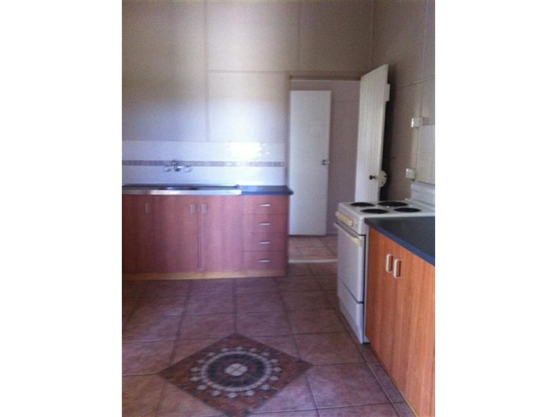30 Northern Road, Roma QLD 4455