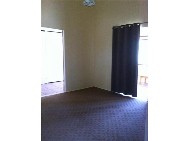 30 Northern Road, Roma QLD 4455