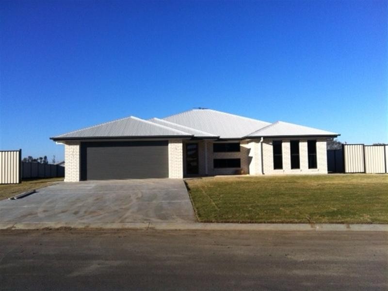 22 Beetson Drive, Roma QLD 4455