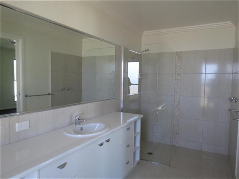 22 Beetson Drive, Roma QLD 4455