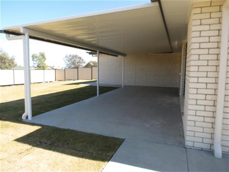 22 Beetson Drive, Roma QLD 4455