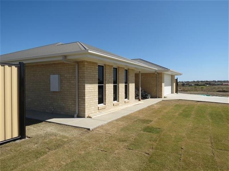 24 Beetson Drive, Roma QLD 4455
