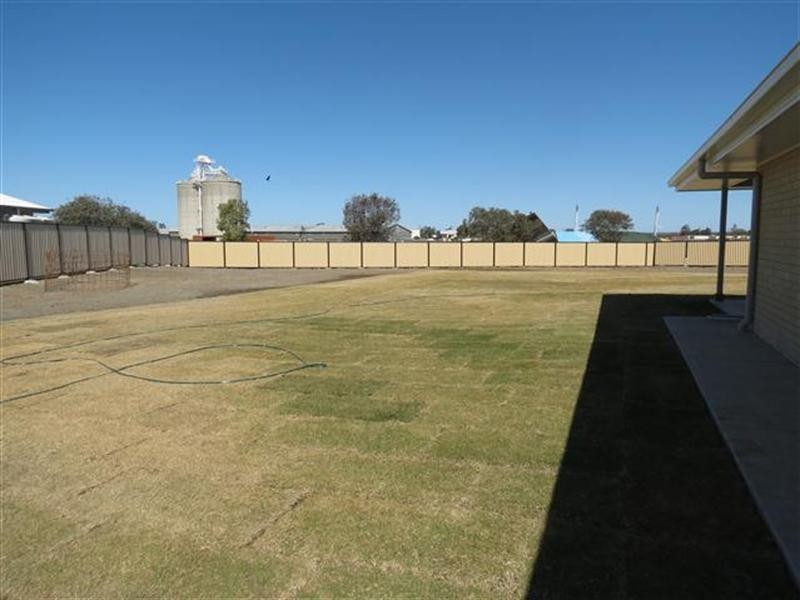 24 Beetson Drive, Roma QLD 4455