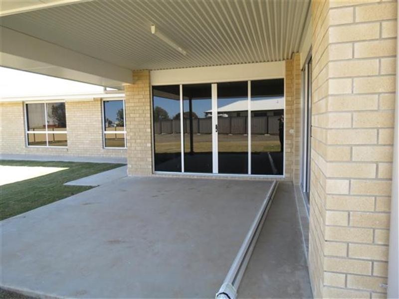 24 Beetson Drive, Roma QLD 4455