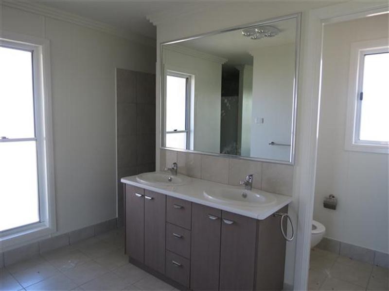24 Beetson Drive, Roma QLD 4455