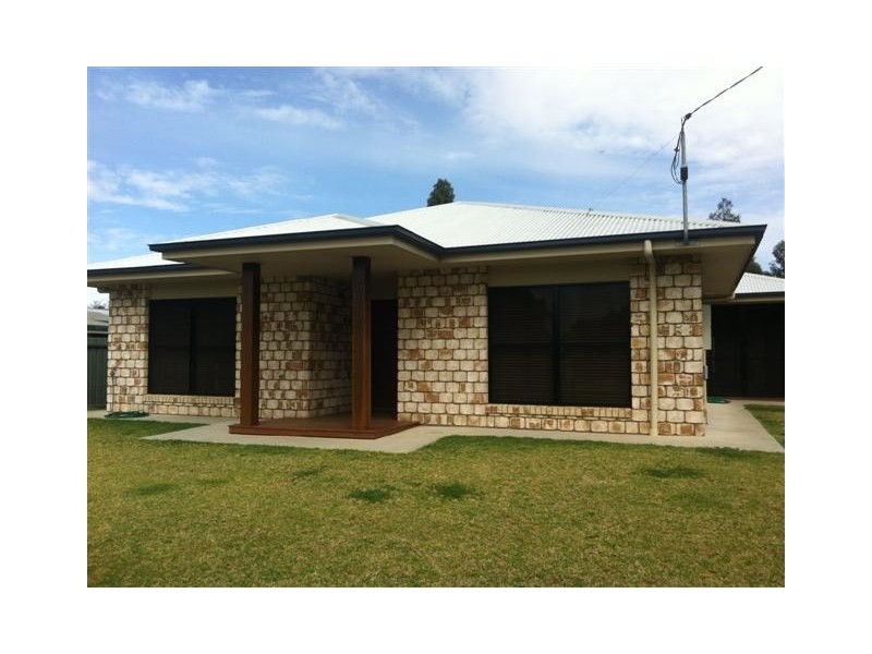 17 Wright, Roma QLD 4455