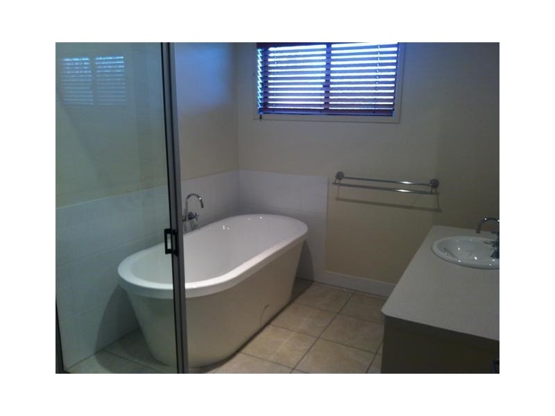 17 Wright, Roma QLD 4455