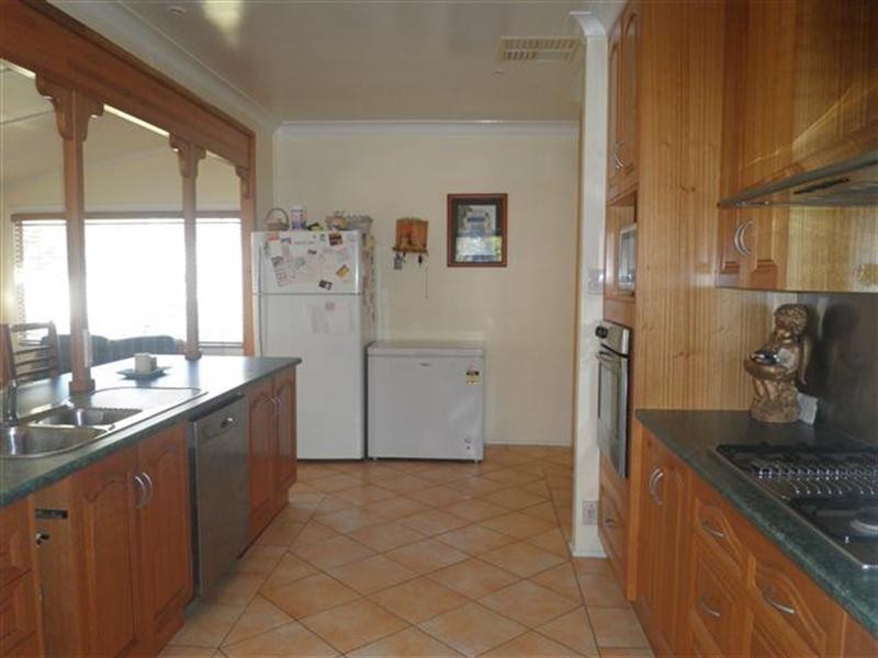 5 Timbury Street, Roma QLD 4455