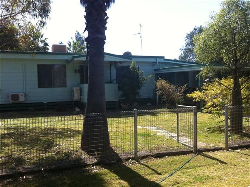 61 Raglan Street, Roma QLD 4455