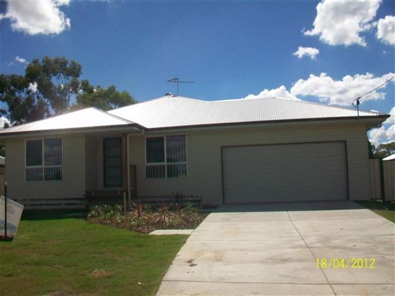 11 Courtney Street, Roma QLD 4455