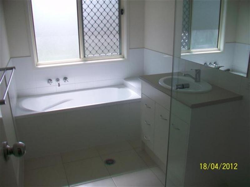 11 Courtney Street, Roma QLD 4455