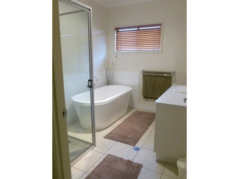 17 Wright Street, Roma QLD 4455