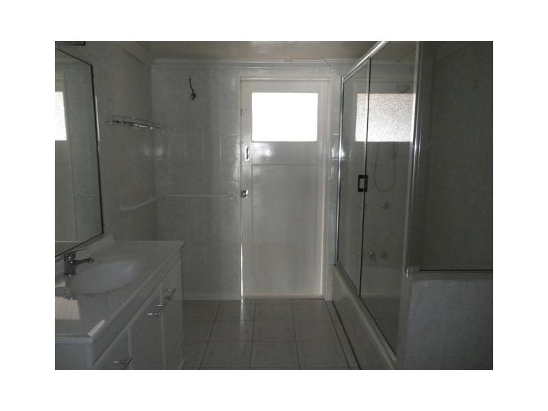 15 Lovell Street, Roma QLD 4455