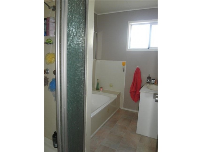 20 Elmer Street, Roma QLD 4455