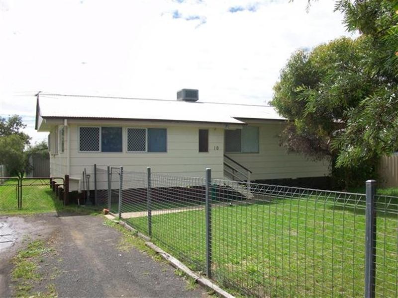 10 Holland Street, Roma QLD 4455