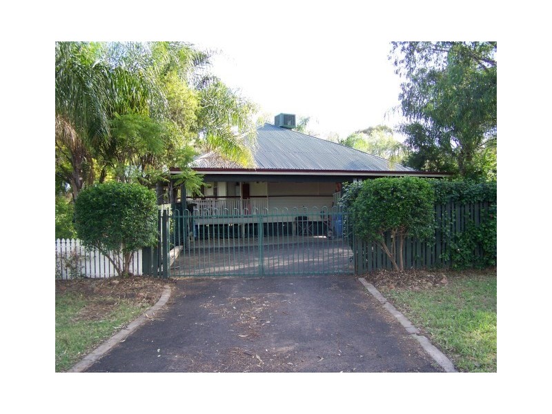 24 Queen Street, Roma QLD 4455