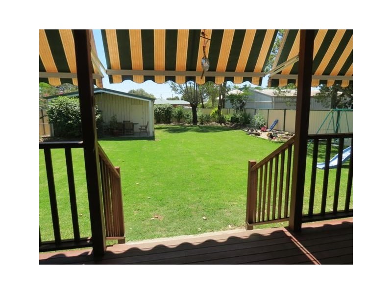 111 Charles Street, Roma QLD 4455