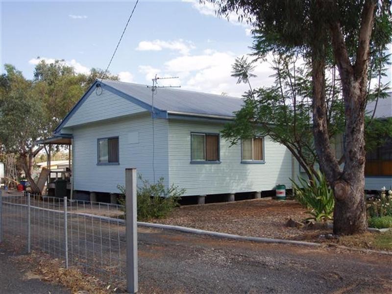 31 Hutton Street, Injune QLD 4454