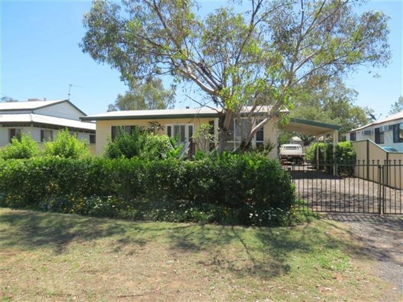 111 Charles Street, Roma QLD 4455