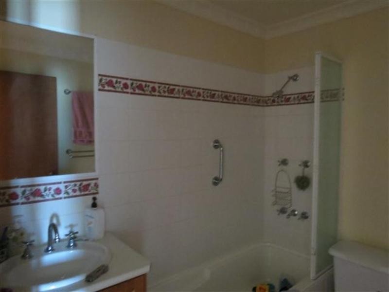 111 Charles Street, Roma QLD 4455