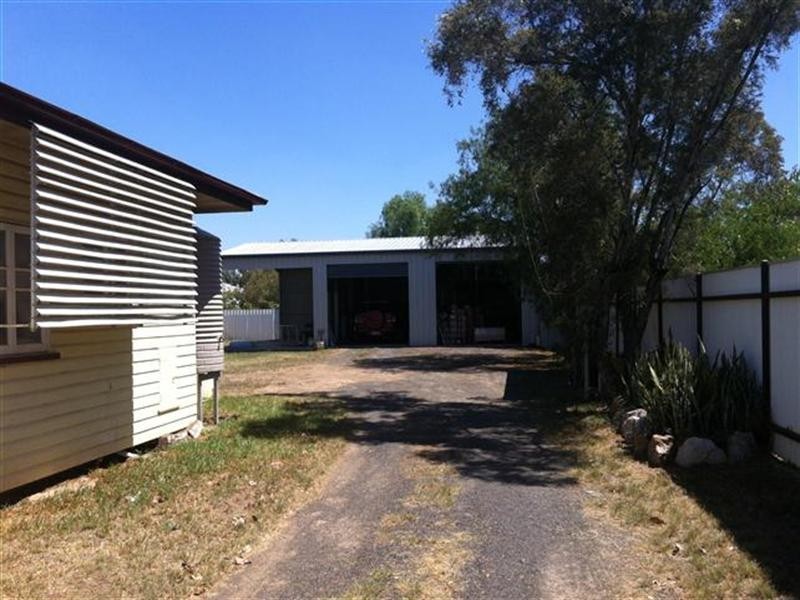 32 Twine Street, Roma QLD 4455