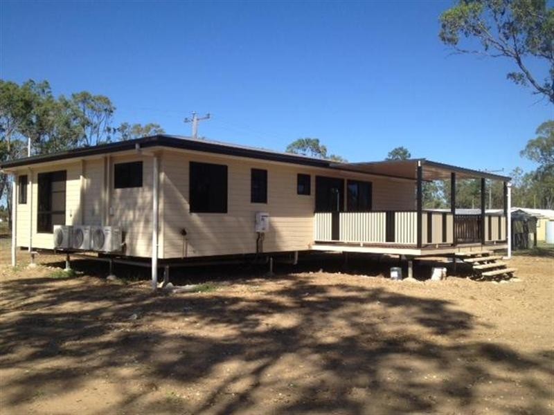 18 Scott Street, Yuleba QLD 4427