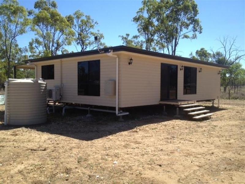 18 Scott Street, Yuleba QLD 4427