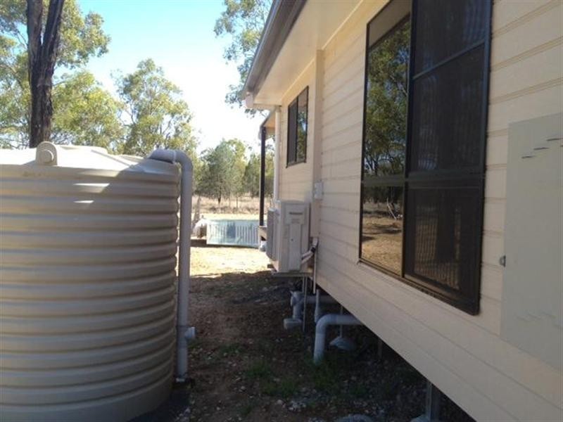 18 Scott Street, Yuleba QLD 4427