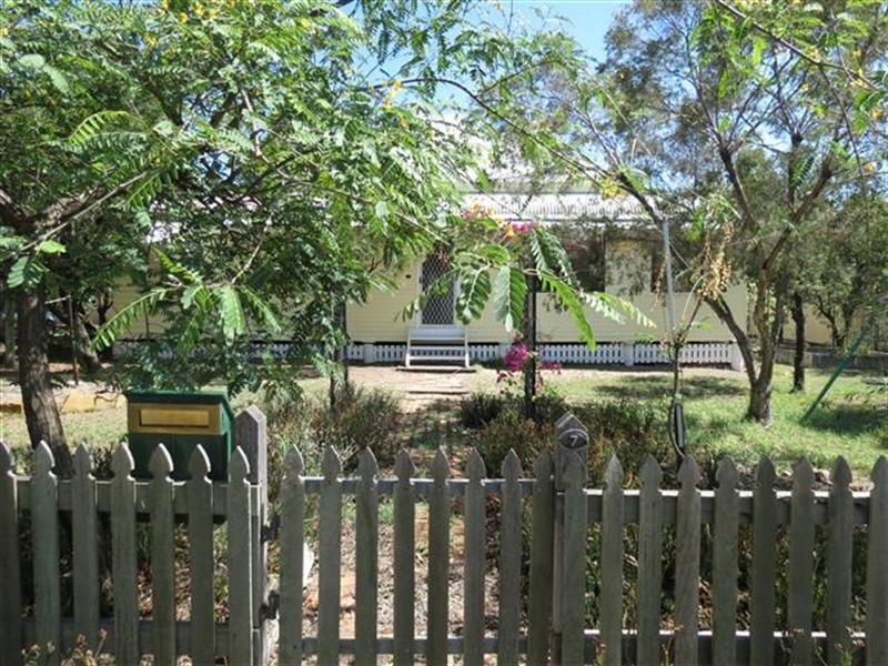 7 Timbury Street, Roma QLD 4455