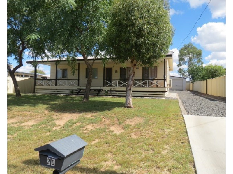 20 Alex Parade, Roma QLD 4455