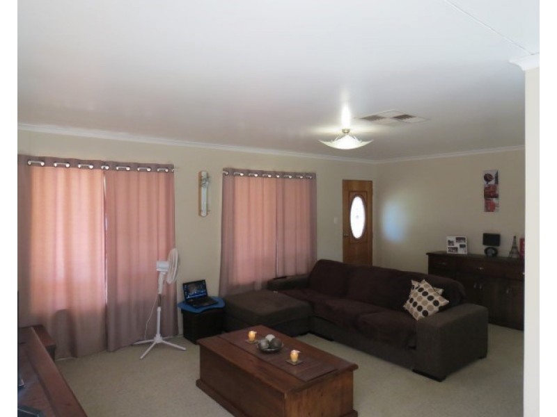 20 Alex Parade, Roma QLD 4455