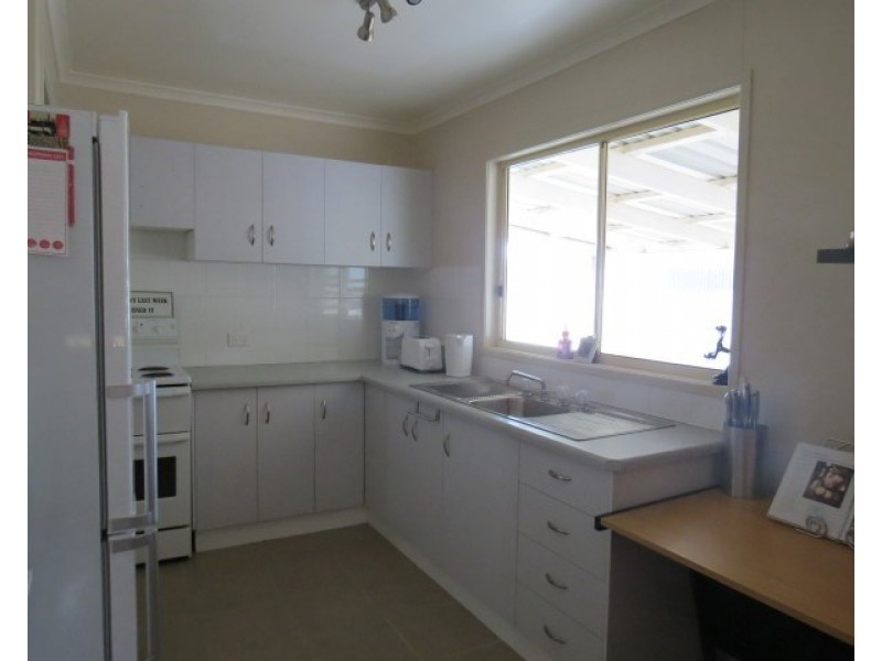 20 Alex Parade, Roma QLD 4455