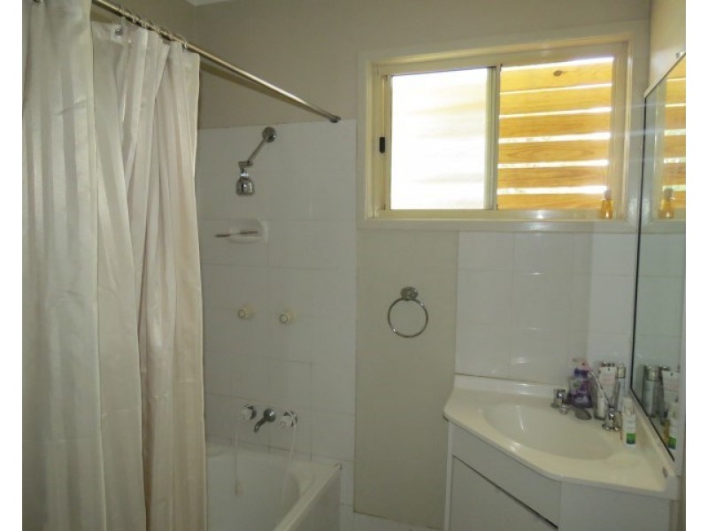 20 Alex Parade, Roma QLD 4455