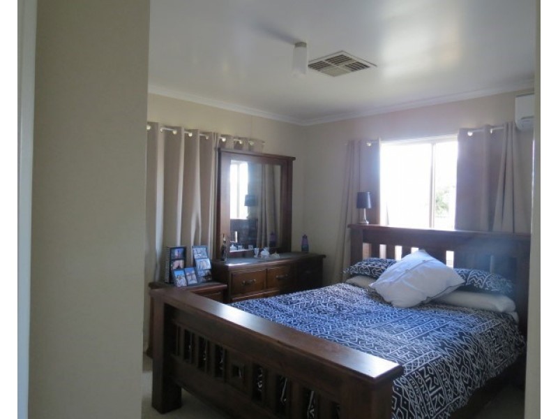 20 Alex Parade, Roma QLD 4455