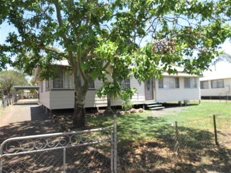 77 Hawthorne Street, Roma QLD 4455