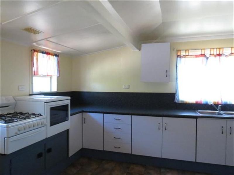 77 Hawthorne Street, Roma QLD 4455