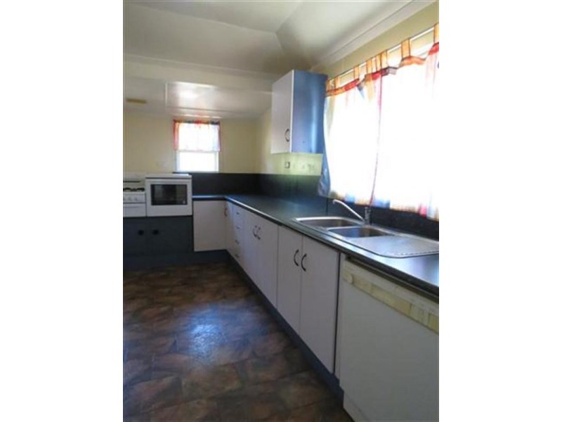 77 Hawthorne Street, Roma QLD 4455