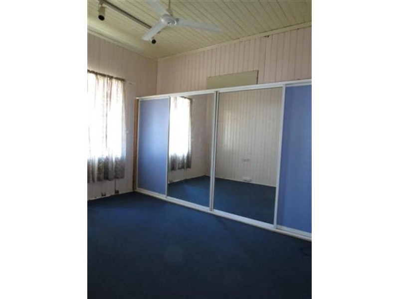 77 Hawthorne Street, Roma QLD 4455