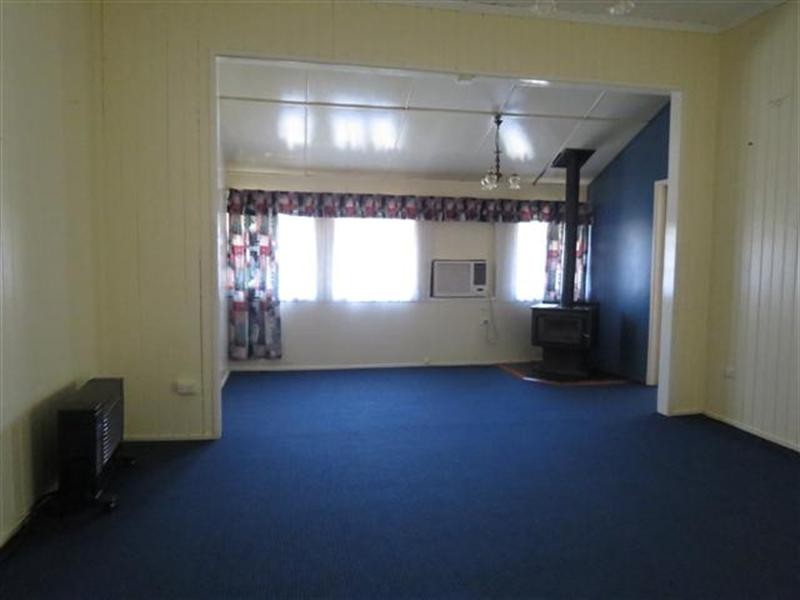 77 Hawthorne Street, Roma QLD 4455