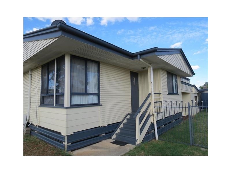 18 Downs Street, Roma QLD 4455