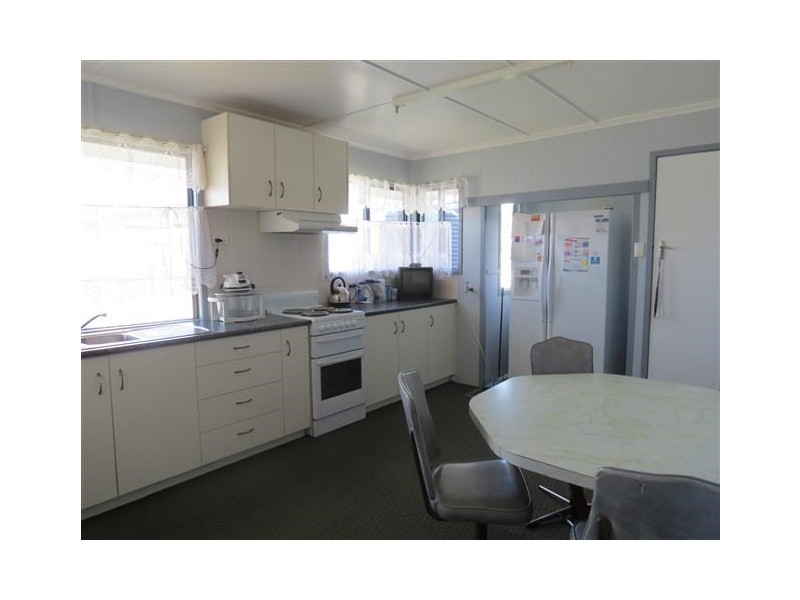 18 Downs Street, Roma QLD 4455