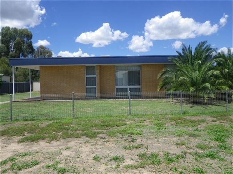 2 Nightingale Street, Roma QLD 4455