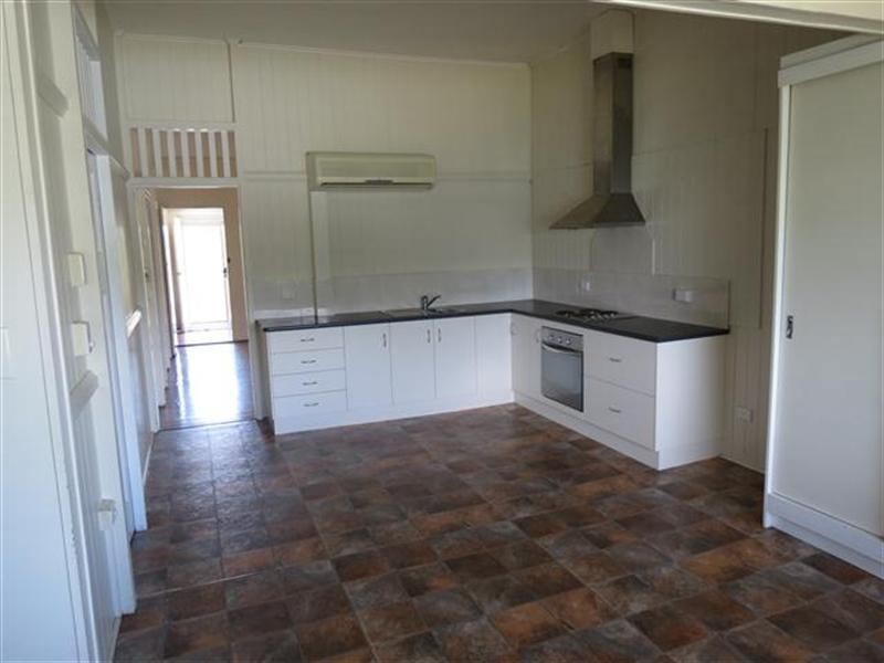 30 Twine Street, Roma QLD 4455
