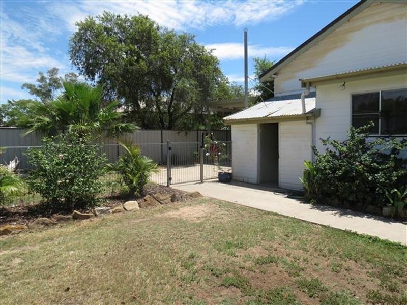 30 Twine Street, Roma QLD 4455