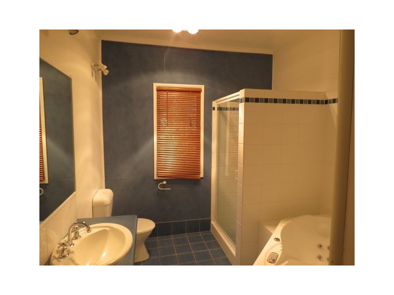 12 Fowles Street, Roma QLD 4455