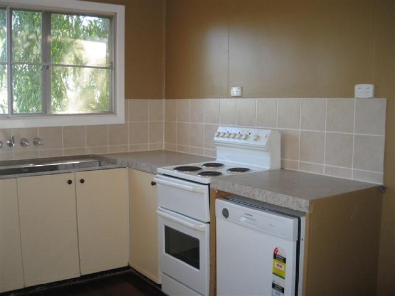 15 Downs Street, Roma QLD 4455