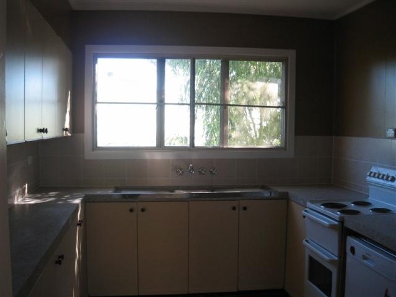 15 Downs Street, Roma QLD 4455