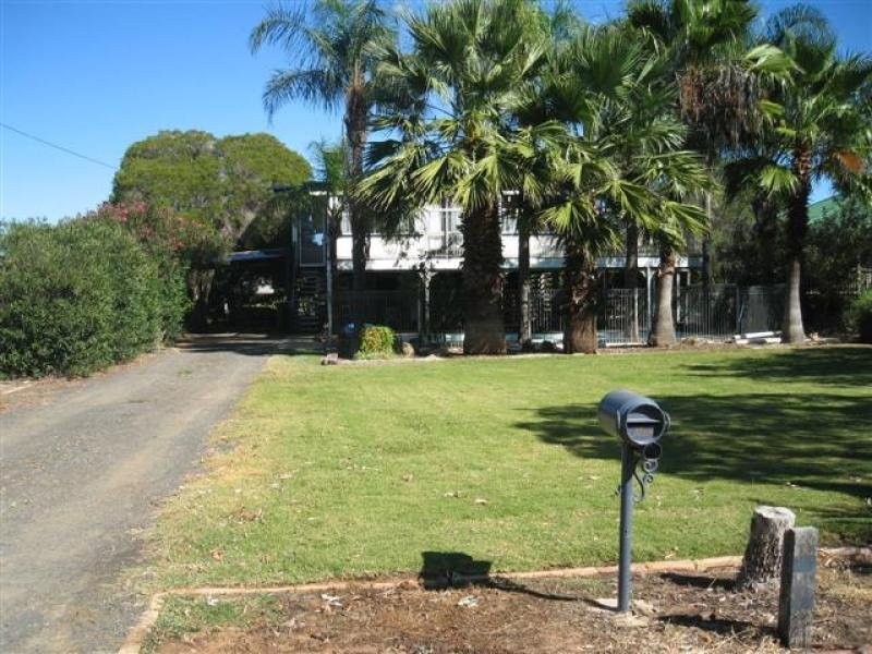 15 Downs Street, Roma QLD 4455