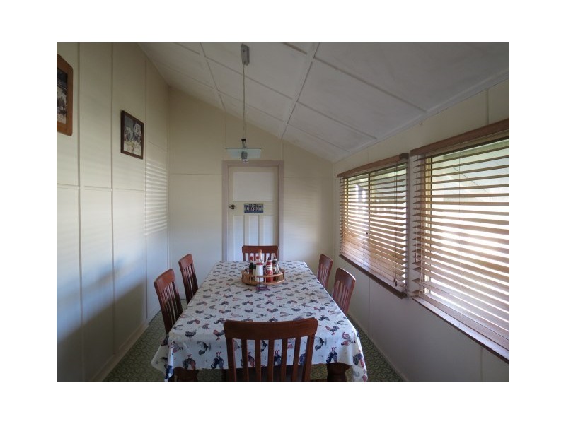 6 Chambers Street, Amby QLD 4462