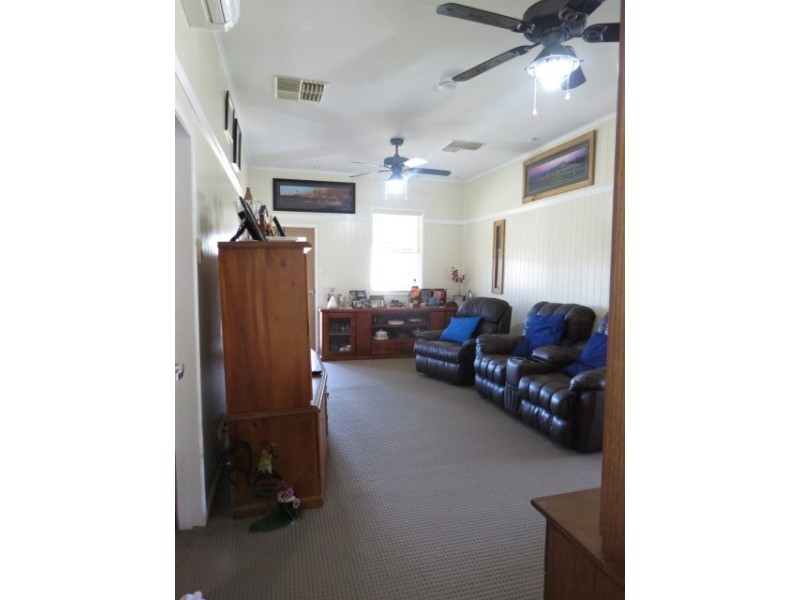 6 Chambers Street, Amby QLD 4462